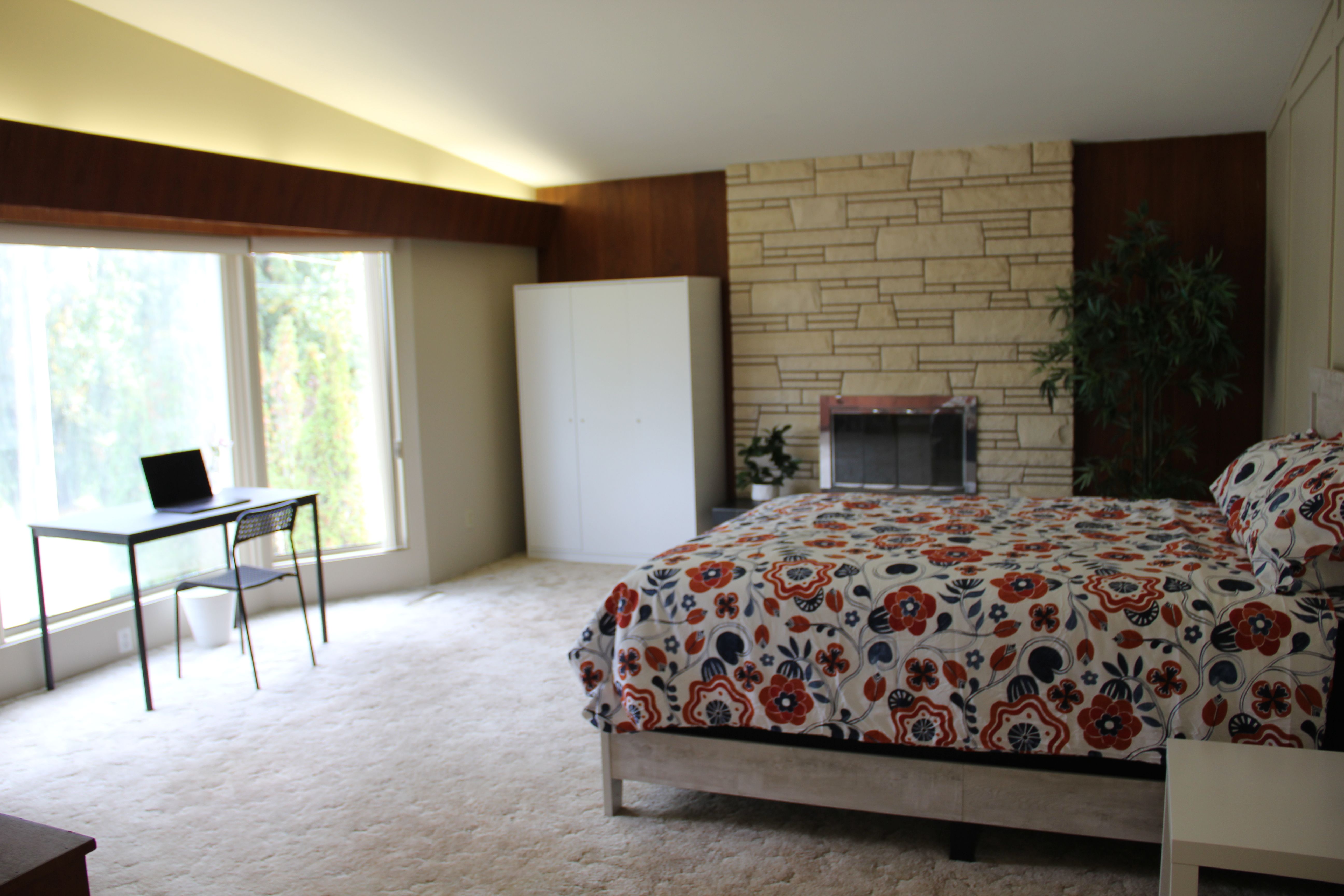 Large Furnished Room 4 for 2 People in Coquitlam near SkyTrain